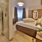 Hotel Garni Fiegl 3*