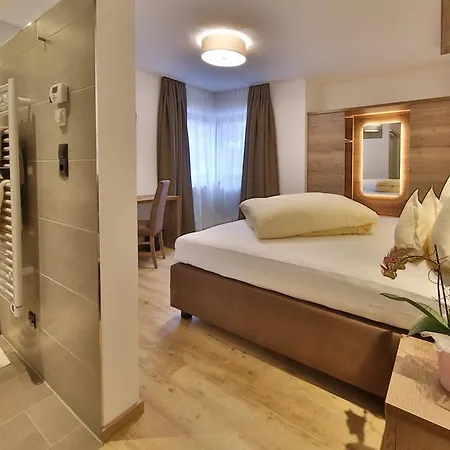 فندق Garni Fiegl 3*