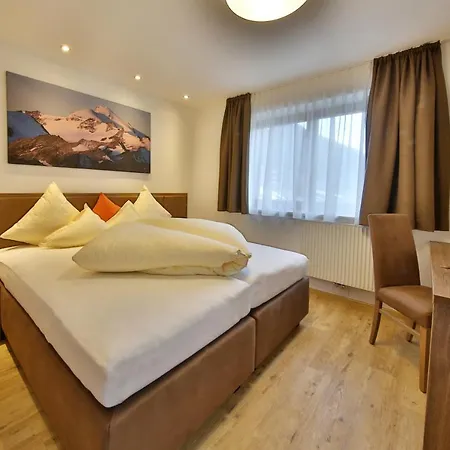 فندق Garni Fiegl 3*