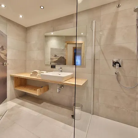 Garni Fiegl فندق